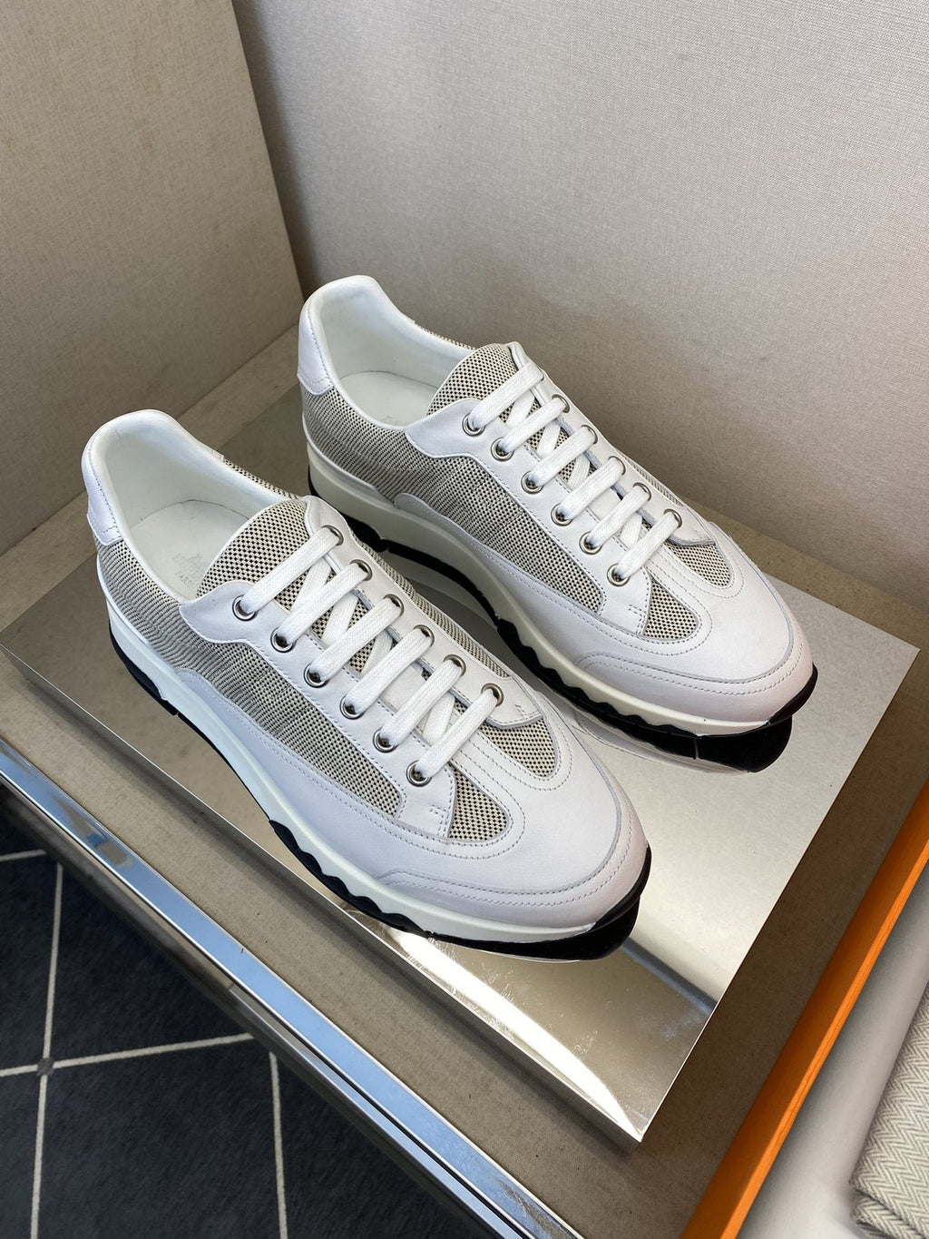 Hermès Men's White & Gray Low-Top Sneakers