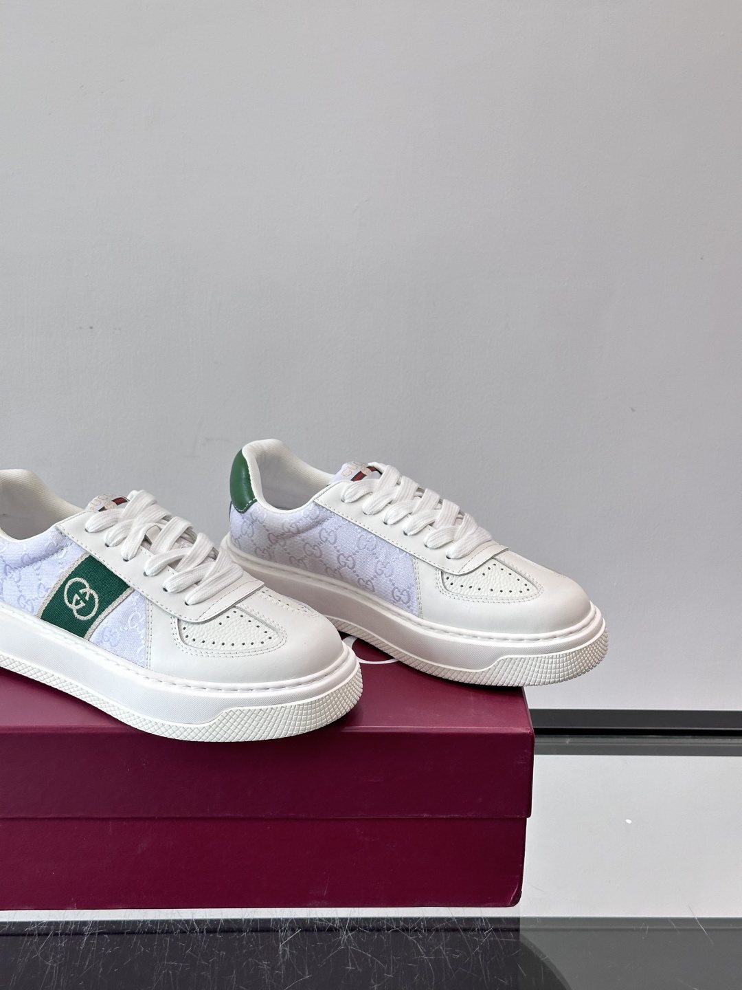 Gucci White and Green Low-Top Sneakers